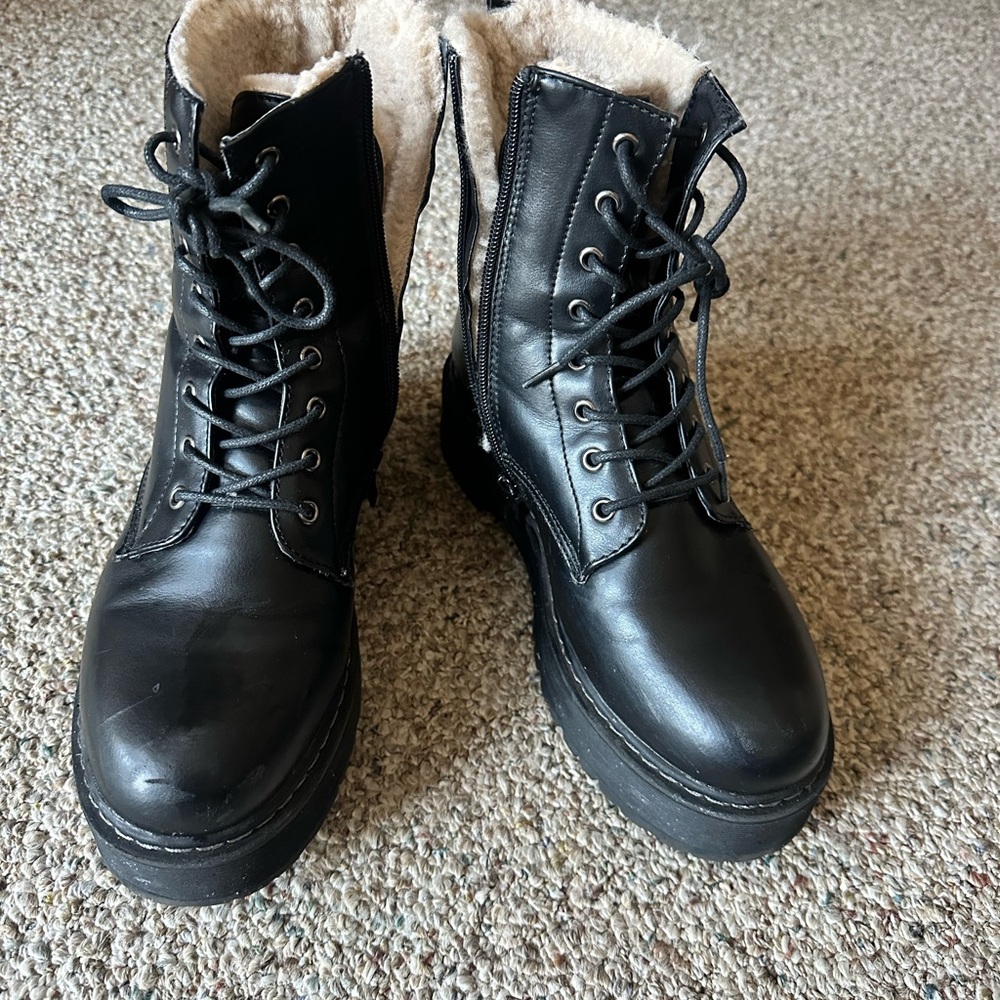 Black Women's Lace-Up faux fur Steve Madden Boots